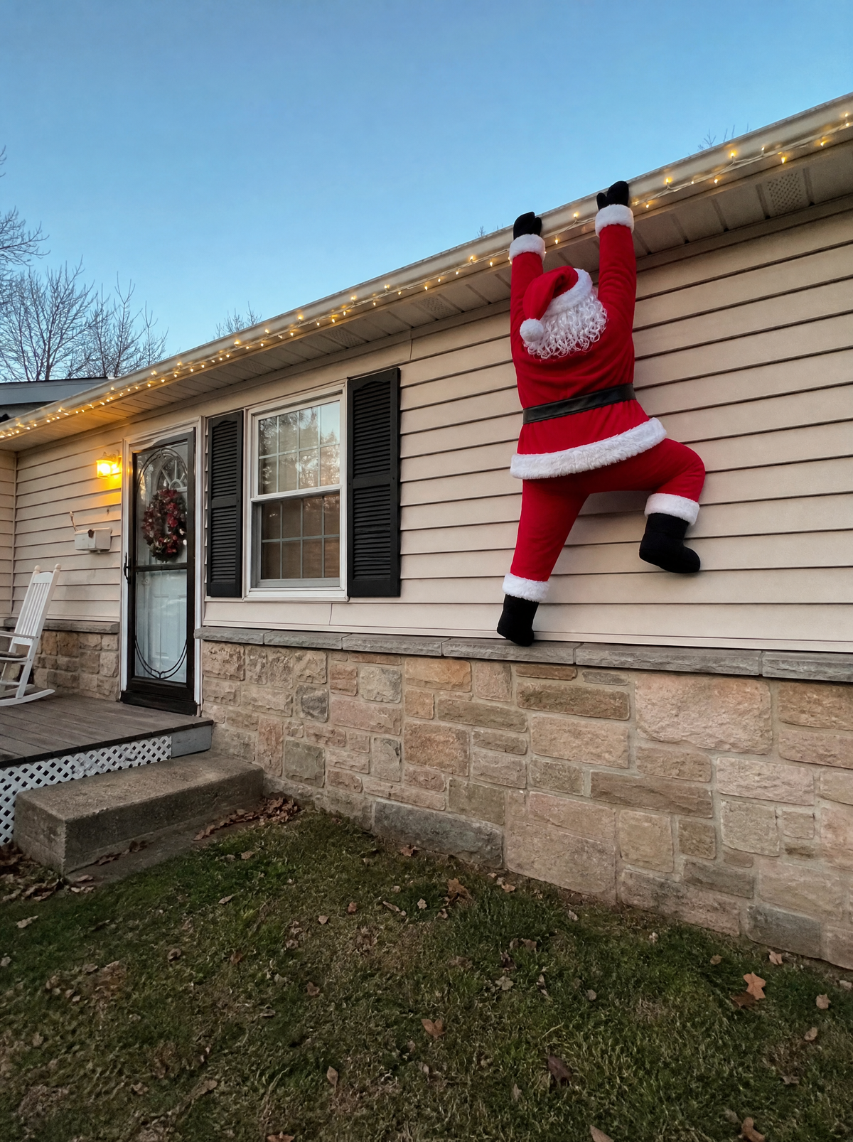 HangClaus on gutter
